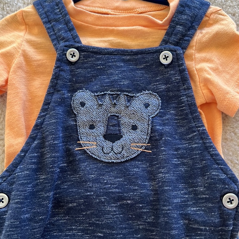 First Impressions baby boy outfit - Picture 3 of 5